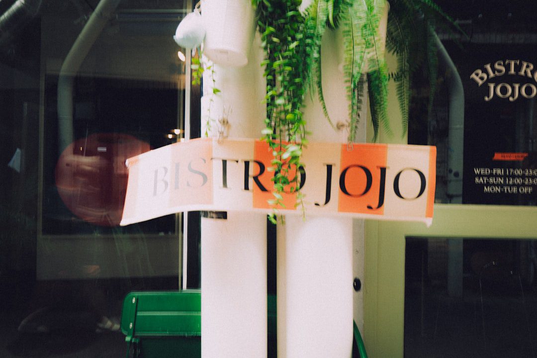 Estrategias de Medios: Lecciones de Burger King y Popeyes para Perú